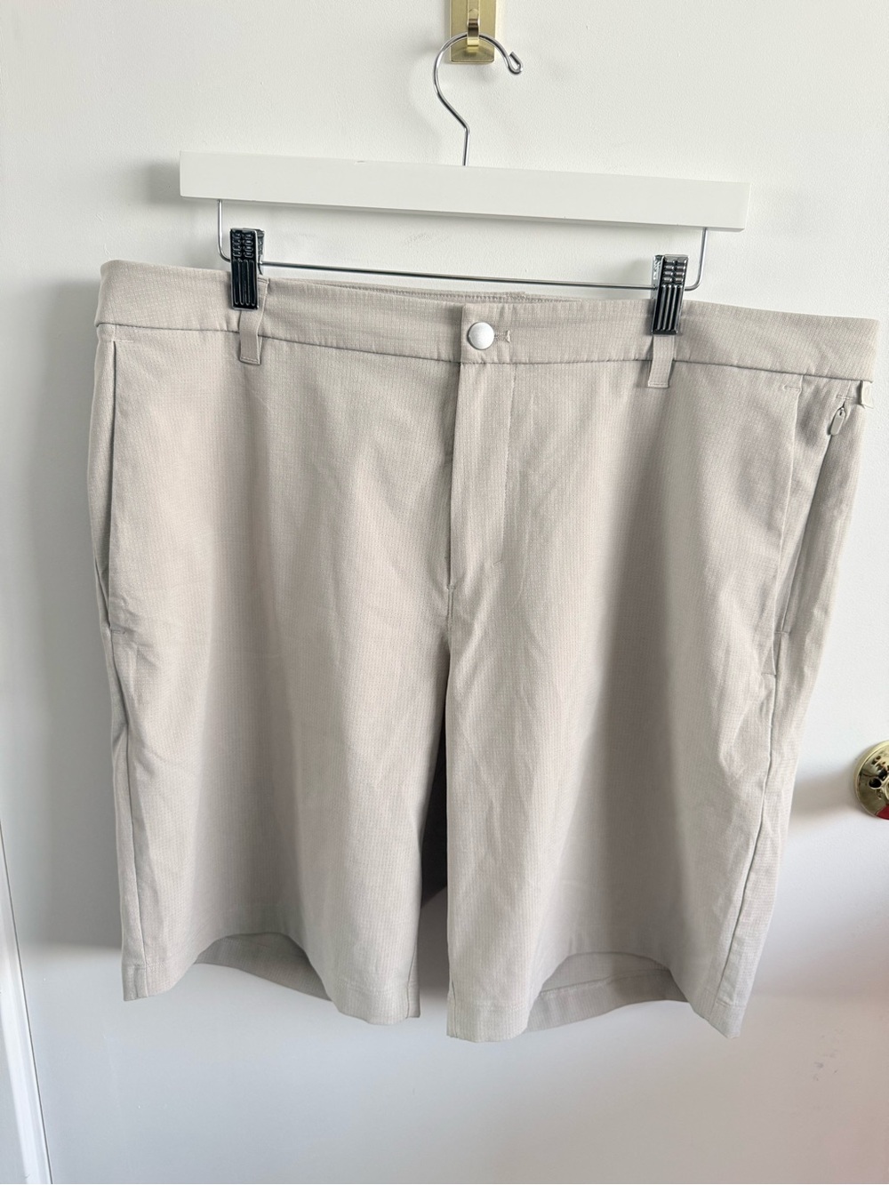 lululemon athletica Men's Light Beige Flat-Front Shorts